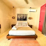 Uayma Increible Cuarto En El Centro Con Piscina